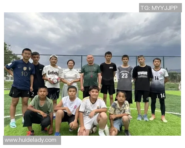 足球球星与妻子共同成长的旅程：爱情、支持与梦想交织的故事